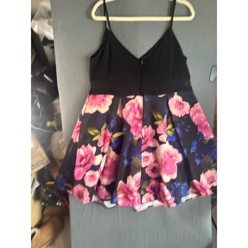 B. Darlin Plus Size 20W Floral Skater Dress Black Pink Blue V-Neck T26Y8829 - Picture 9 of 16